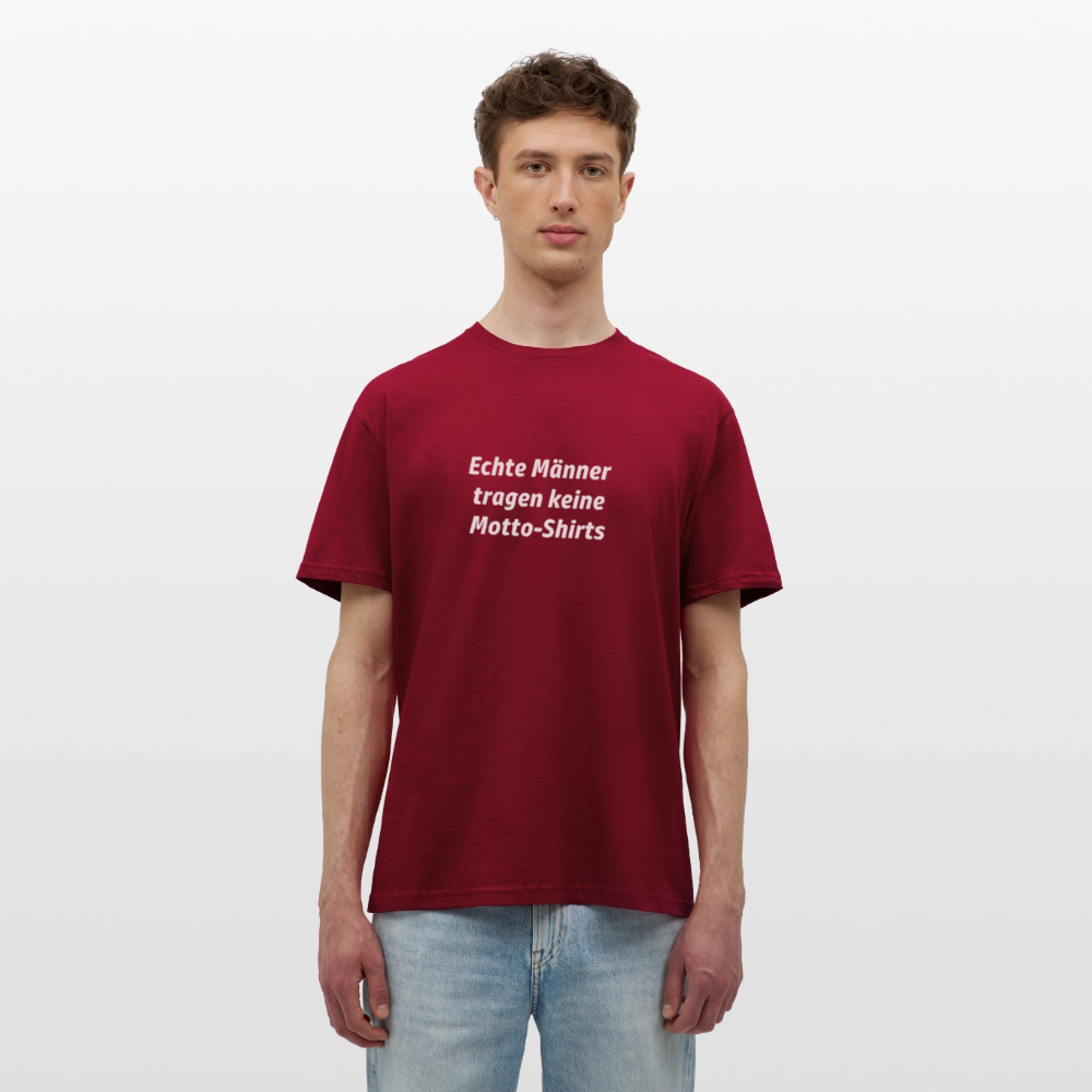 Echte Männer tragen keine Motto-Shirts - Ziegelrot