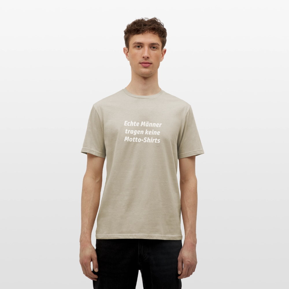 Echte Männer tragen keine Motto-Shirts - Sandbeige